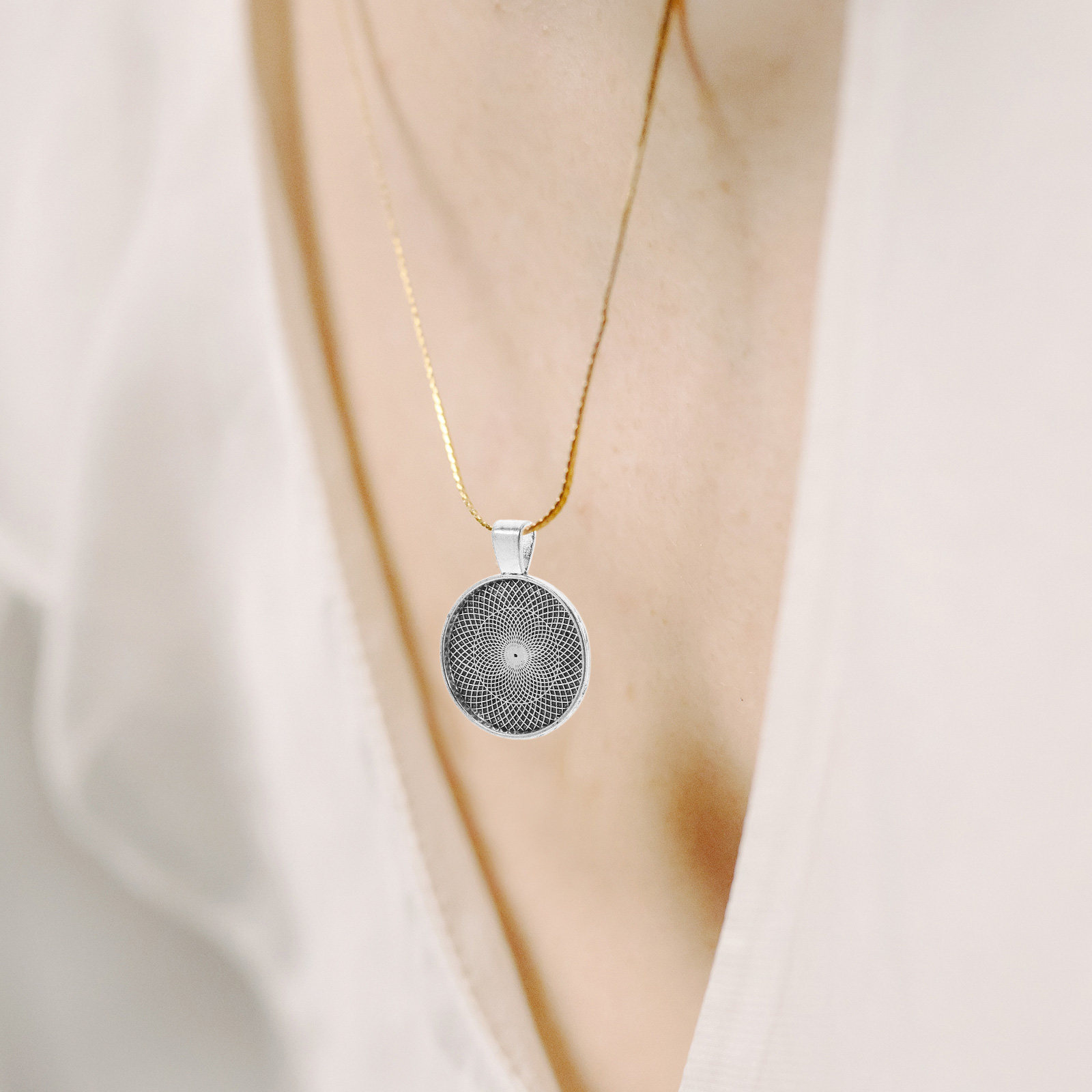40Pcs Flat Round Bezel Pendant - Crafting Resin 评论和价格